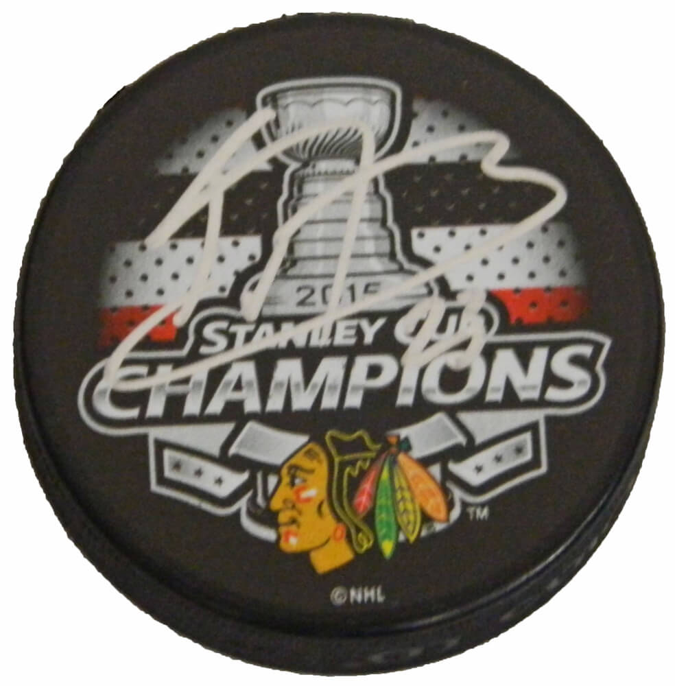 Kris Versteeg Signed Chicago Blackhawks 2015 Stanley Cup Champs Logo Hockey Puck - VERPUC400 - Kris Versteeg Signed Chicago Blackhawks 2015 Stanley Cup Champs Logo Hockey Puck product image