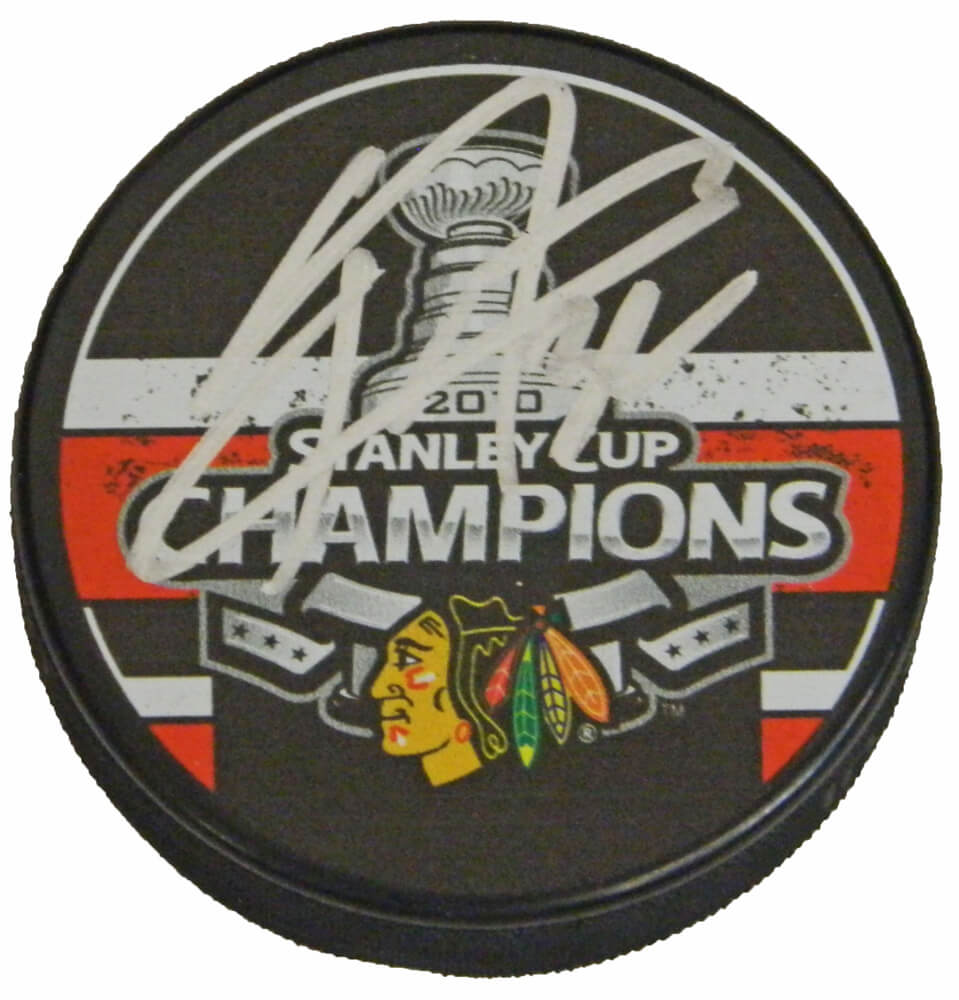 Kris Versteeg Signed Chicago Blackhawks 2010 Stanley Cup Champs Logo Hockey Puck - VERPUC401 - Kris Versteeg Signed Chicago Blackhawks 2010 Stanley Cup Champs Logo Hockey Puck product image