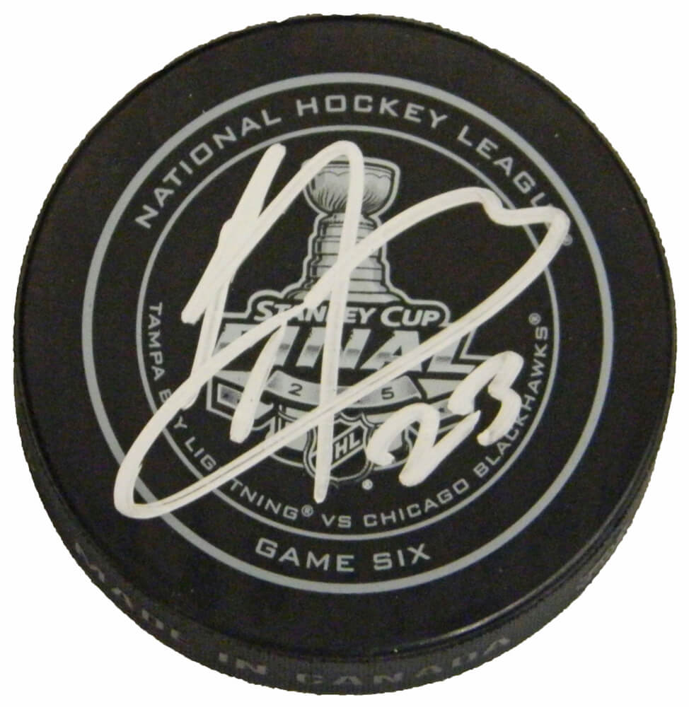 Kris Versteeg Signed Official 2015 Stanley Cup Finals Game Six Hockey Puck - VERPUC402 - Kris Versteeg Signed Official 2015 Stanley Cup Finals Game Six Hockey Puck product image