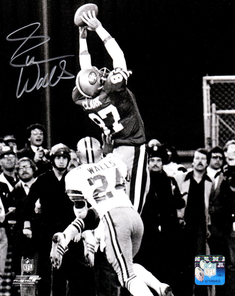 Everson Walls Signed Dallas Cowboys Defending Dwight Clark's 'The Catch' B&W8x10 Photo (In Silver) - WAL08P302 - Everson Walls Signed Dallas Cowboys Defending Dwight Clark's 'The Catch' B&W8x10 Photo (In Silver) product image